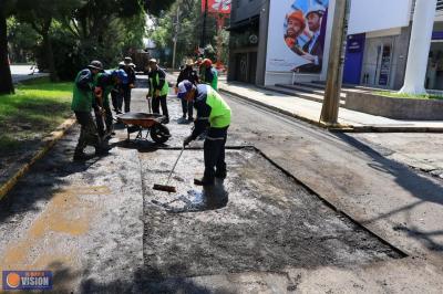 Atiende Gobierno de Morelia reporte ciudadano de bacheo en Av. Camelinas