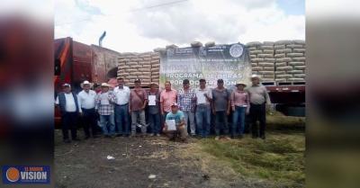 Sader entrega cemento a productores cañeros para obras para sus cultivos