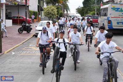 Jóvenes de Uruapan realizan rodada en apoyo al Teleférico