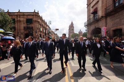 Encabeza Alfonso Martínez colorido desfile cívico militar