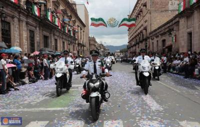 Presencia Bedolla desfile cívico militar por el 214 Aniversario de la Independencia de México