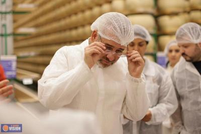 Bedolla, productores de queso Cotija y Parmigiano Reggiano forjan alianza en Italia