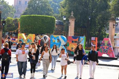 Asiáticos, europeos y americanos disfrutan de los atractivos de Morelia