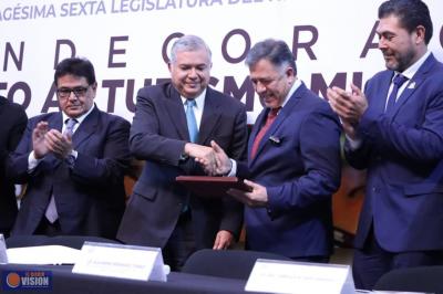 Congreso del Estado entrega condecoración “Mérito al Turismo Michoacano”