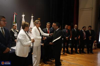 Entrega Yarabí Ávila la Medalla "Dr. Ignacio Chávez Sánchez"; reconocen a estudiantes de Posgrado 