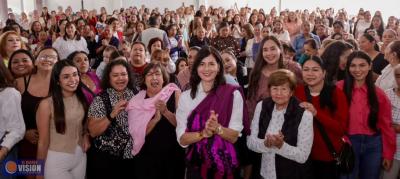 Mujeres de Uruapan arropan a Gaby Molina