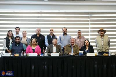 Alfonso Martínez refrenda apertura al sector mezcalero