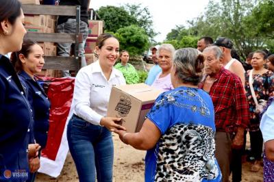 Graciela Hernández Arreola entregó despensas en la Tenencia de Cahulote de Santa Ana 