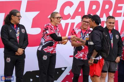 Cifra Récord de Participantes en la 13a Carrera Atlética Nicolaita; Yarabí Ávila Entrega Medallas 