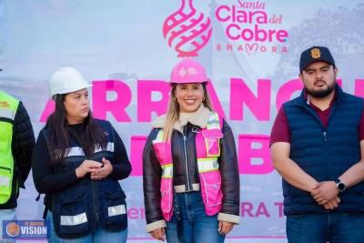 Dayana Pérez Mendoza impulsa obra de pavimentación